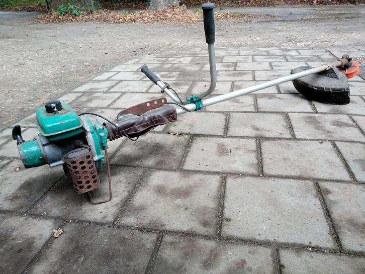 Klassieke bosmaaier oldtimer vintage, Tuin en Terras, Bosmaaiers, Zo goed als nieuw, Benzine, Ophalen