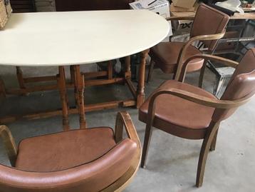 4 prima zittende stoelen beschikbaar voor biedingen
