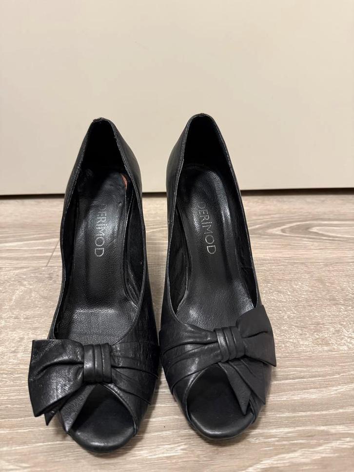 Zwart Leren Schoen, Kleding | Dames, Schoenen, Zo goed als nieuw, Hoge laarzen, Zwart, Ophalen of Verzenden