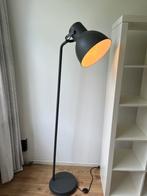Staande lamp grijs, IKEA Hektar, Huis en Inrichting, Lampen | Vloerlampen, Ophalen, Zo goed als nieuw, Metaal, 150 tot 200 cm