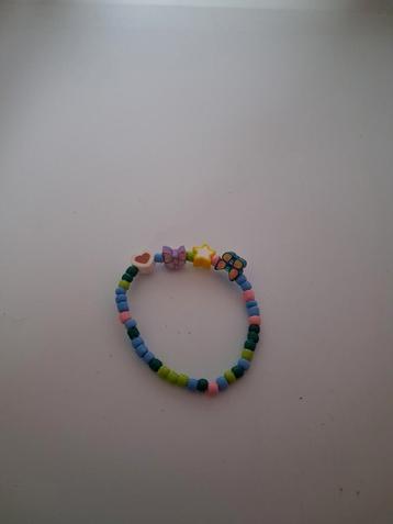 Kinderarmbandjes beschikbaar voor biedingen