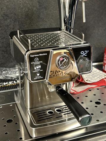 Koffiezet apparaat / espressomachine met melkschuimer beschikbaar voor biedingen