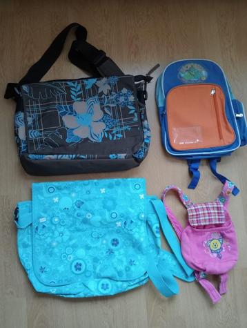 Schooltassen, rugtassen, enz beschikbaar voor biedingen