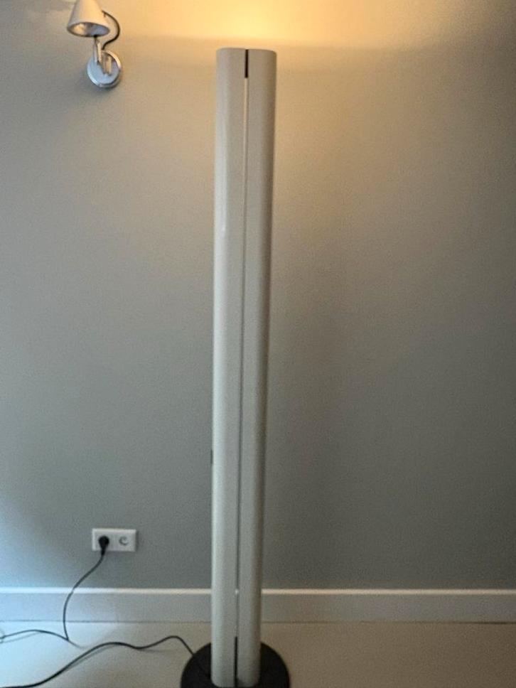 Artemide Megaron Vloerlamp, Huis en Inrichting, Lampen | Vloerlampen, Gebruikt, 150 tot 200 cm, Metaal, Ophalen