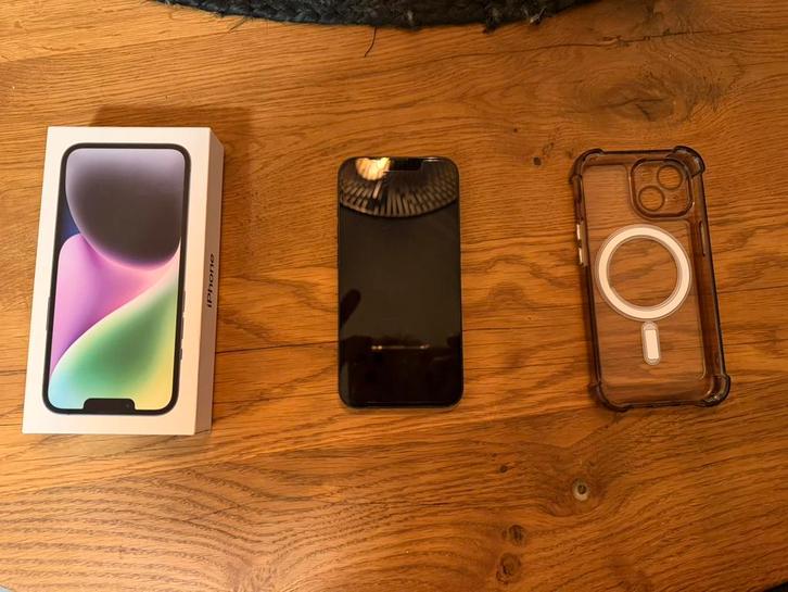 Apple iphone 14 met doos. Cover, protector en apple airpods, Telecommunicatie, Mobiele telefoons | Apple iPhone, Zo goed als nieuw