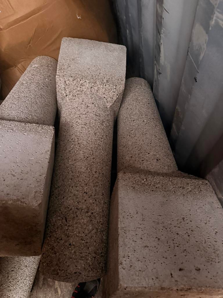 Betonnen aanrijd beveiliging. Betonpasltjes 11st, Tuin en Terras, Ophalen of Verzenden, Nieuw, Minder dan 180 cm, Palen