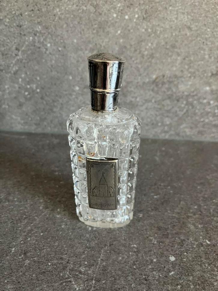 Antieke parfumfles zilveren dop kerk afbeelding, Antiek en Kunst, Antiek | Glas en Kristal, Ophalen of Verzenden