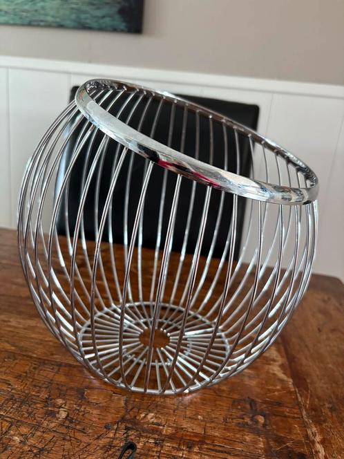 Grote metalen draadmand., Huis en Inrichting, Woonaccessoires | Schalen en Manden, Zo goed als nieuw, Mand, Rond, Overige materialen