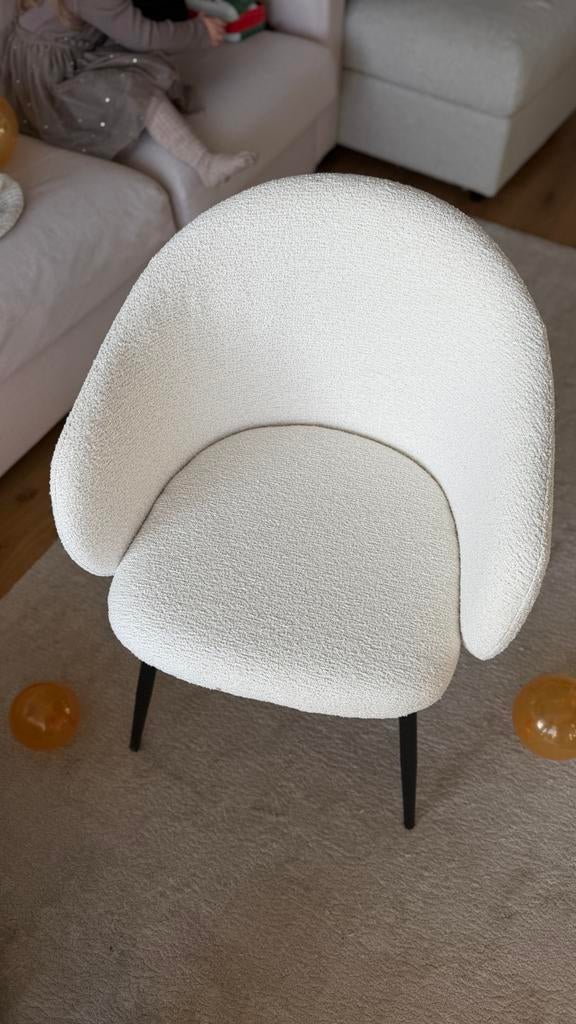 2 NIEUWE stoelen Bergen Off White Bouclé Kwantum teddy, Huis en Inrichting, Stoelen, Nieuw, Twee, Stof, Wit, Ophalen