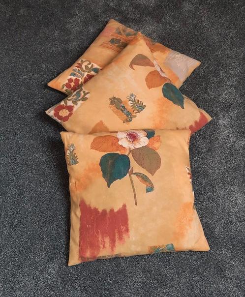 3 Woonkussens met bijpassende kleedjes, Huis en Inrichting, Tafelkleden, Binnen, Ophalen of Verzenden
