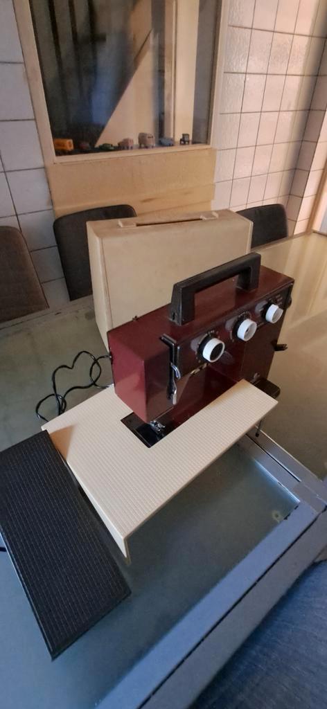Husqvarna naaimachine defect, Hobby en Vrije tijd, Naaimachines en Toebehoren, Gebruikt, Husqvarna, Ophalen
