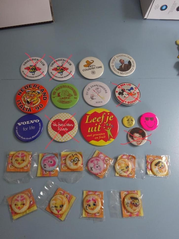 Buttons groot en klein, diverse  onderwerpen 2 cm tm 7,5 cm, Verzamelen, Speldjes, Pins en Buttons, Zo goed als nieuw, Button