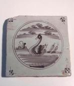 Mangaan Zwaan Tegel ( in Hilversum ), Antiek en Kunst, Antiek | Wandborden en Tegels, Ophalen of Verzenden