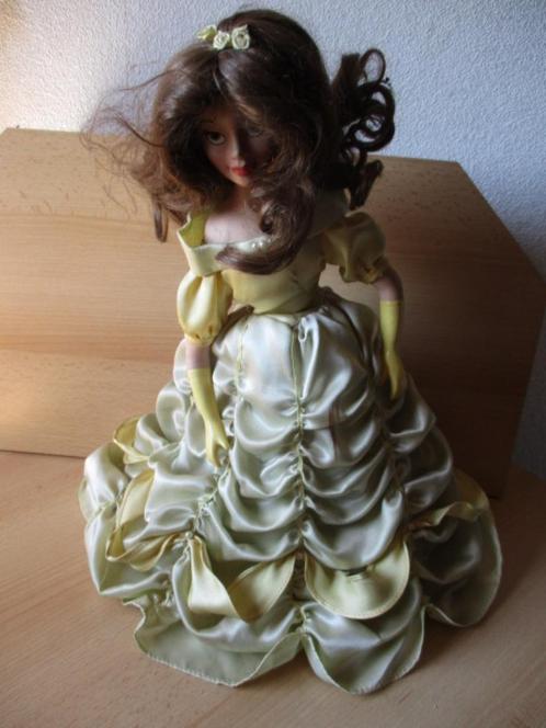 Disney Belle en het Beest Belle porseleinen pop  40cm, Verzamelen, Disney, Gebruikt, Beeldje of Figuurtje, Assepoester of Belle