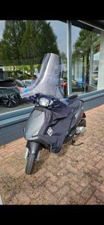 Piaggio Zip 4T • 2024 • Brom 45 km/u • 2.500 km • Origineel, Fietsen en Brommers, Scooters | Kymco, Ophalen, Zo goed als nieuw