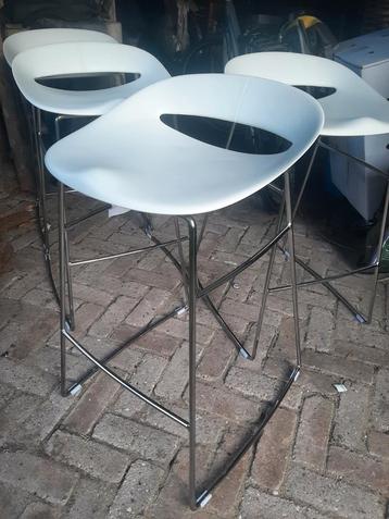 Connubia calligaris kruk 4x beschikbaar voor biedingen