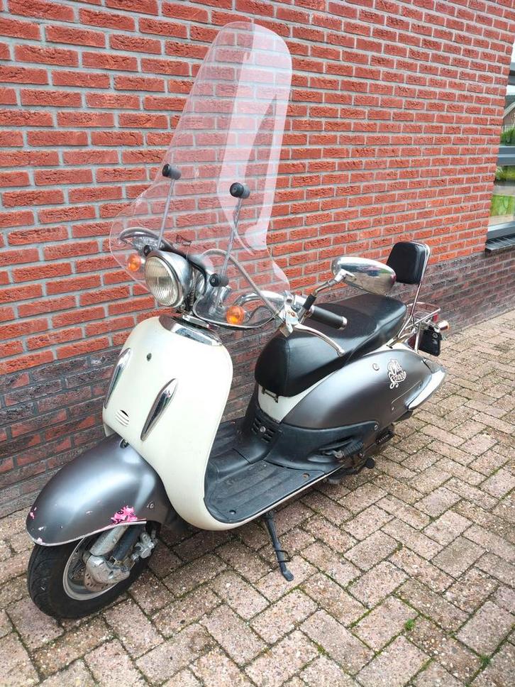 Benzhou 50 Retro Blauw Kenteken - Windscherm, Fietsen en Brommers, Scooters | Yamaha, Gebruikt, Overige modellen, Maximaal 45 km/u