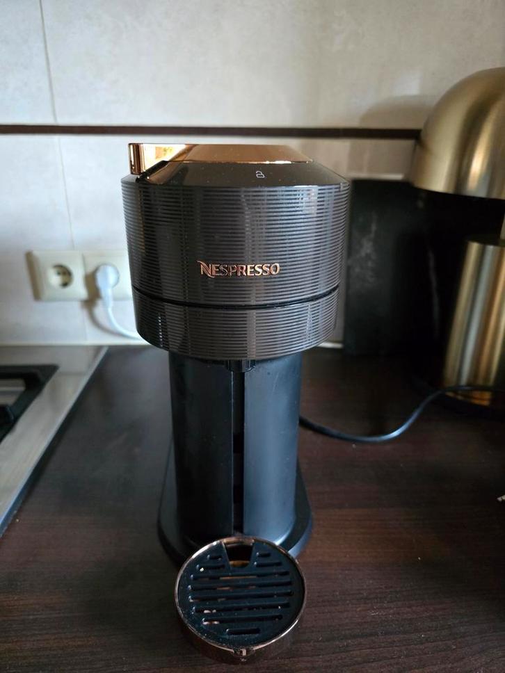 Nespresso Virtuo + 21 Cups - Gebruikt, Witgoed en Apparatuur, Koffiezetapparaten, Nieuw, Koffiepads en cups, Espresso apparaat