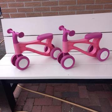 2 roze loopfietsjes beschikbaar voor biedingen