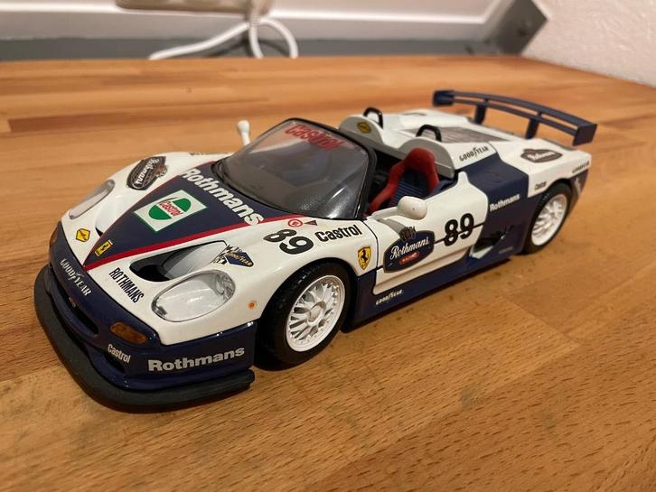 Ferrari F50 Spider met Rothmans stickers 1:18, Hobby en Vrije tijd, Modelauto's | 1:18, Zo goed als nieuw, Auto, Bburago, Ophalen of Verzenden