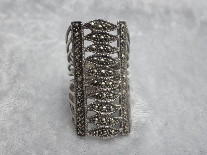 Mooie Lange Zilveren Opengewerkte Ring met Markesietjes, Sieraden, Tassen en Uiterlijk, Antieke sieraden, Ring, Zilver, Verzenden