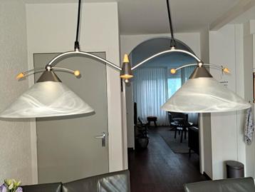 Hanglamp met 2 kapjes van melkglas! beschikbaar voor biedingen