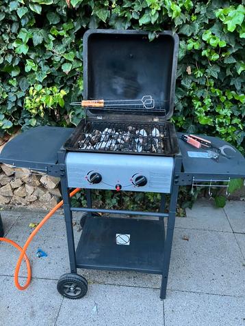 Gas barbecue weinig gebruik beschikbaar voor biedingen