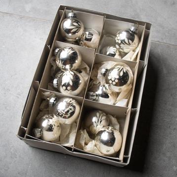 14 zilveren, glazen vintage, retro kerstballen, kerst beschikbaar voor biedingen