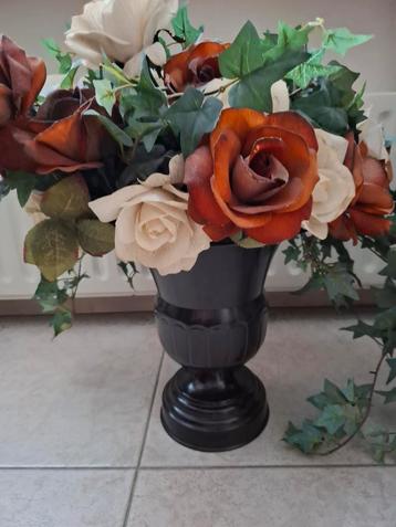 Mooie Vaas met Zijdebloemen te Koopbruine vaas! beschikbaar voor biedingen