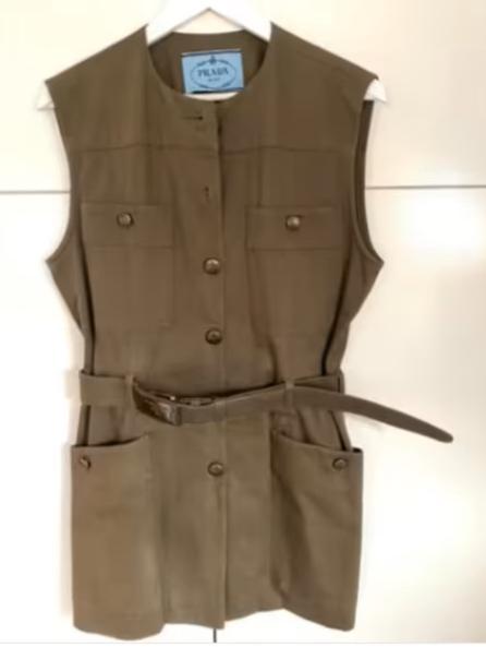 PRADA khaki groen jasje gilet nieuwstaat 38/40 CHCS, Kleding | Dames, Jasjes, Kostuums en Pakken, Zo goed als nieuw, Jasje, Maat 38/40 (M)