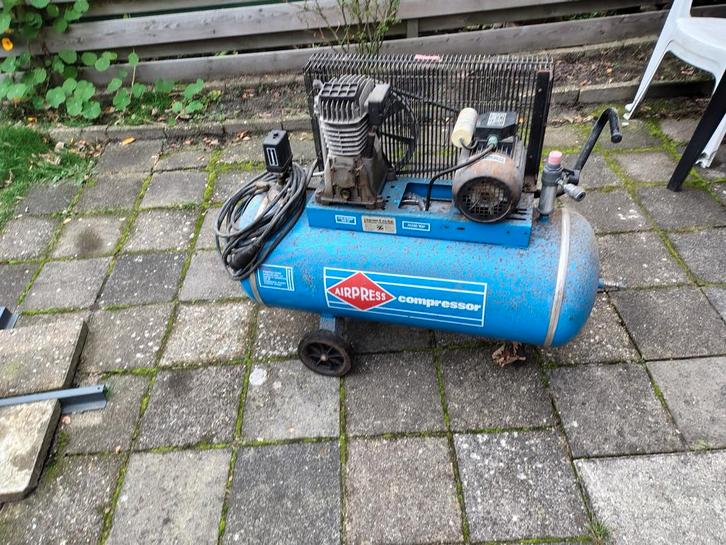Compressor uit nalatenschap - Airpress, Doe-het-zelf en Verbouw, Compressors, Gebruikt, 6 tot 10 bar, 25 tot 100 liter, 200 tot 400 liter/min