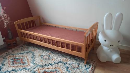 Vintage sixties peuterbed op schuine pootjes 120x60, Kinderen en Baby's, Kinderkamer | Bedden, Zo goed als nieuw, Minder dan 140 cm