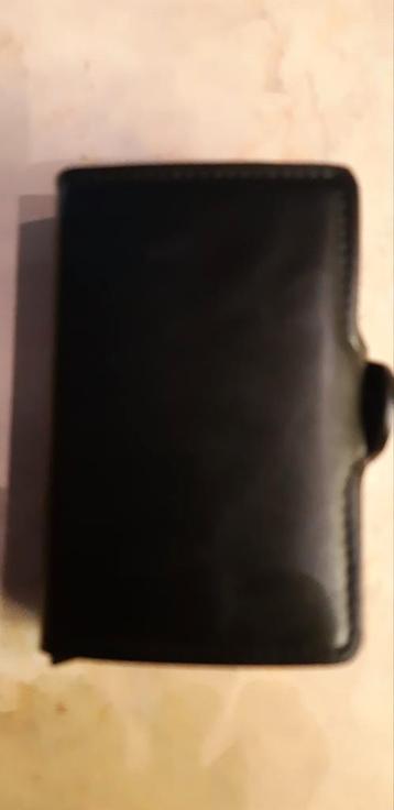 Potemonee/pashouder  beschikbaar voor biedingen