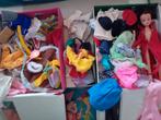 2 koffertjes vol met poppen spulletjes Sindy barbie fleur, Verzamelen, Poppen, Verzenden, Pop
