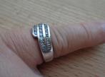zilveren ring met rijen heldere steentjes [028], Verzenden, Dame, Zilver, Zilver