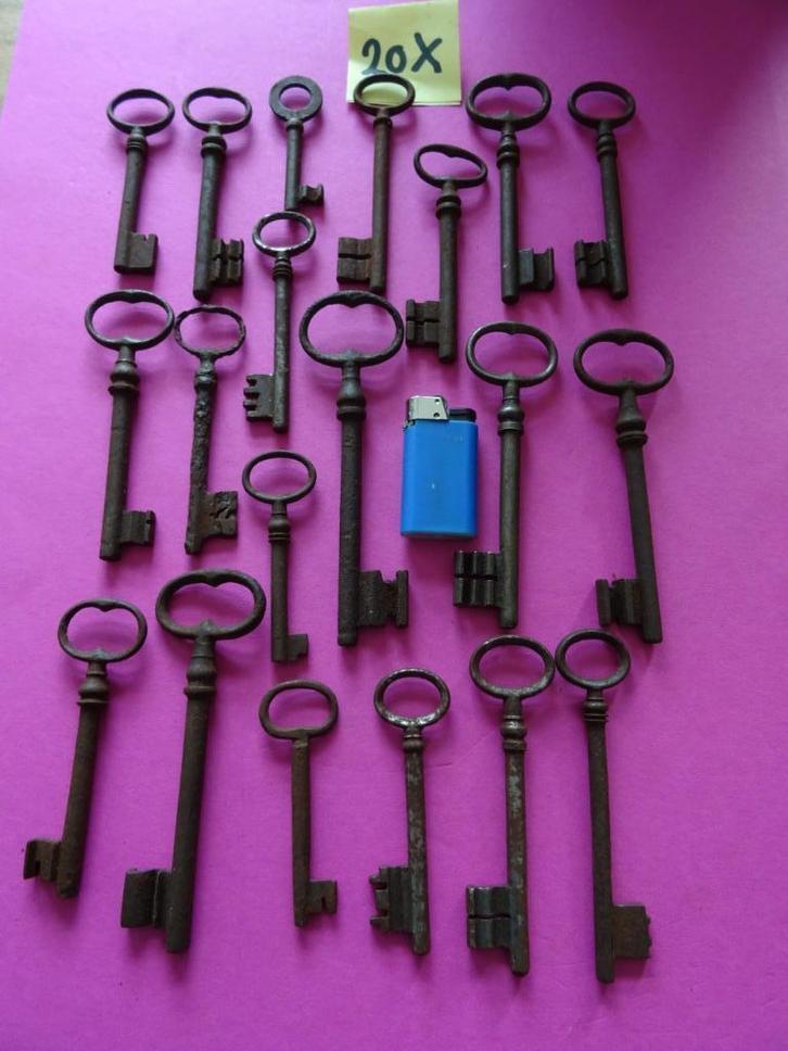 20 OUDE ANTIEKE SLEUTELS SLEUTEL SLOT SLOTEN DEUR KIST, Antiek en Kunst, Curiosa en Brocante, Ophalen of Verzenden