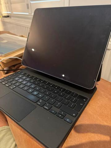 iPad Pro 12,9" (6e gen) + Pencil + Keyboard beschikbaar voor biedingen