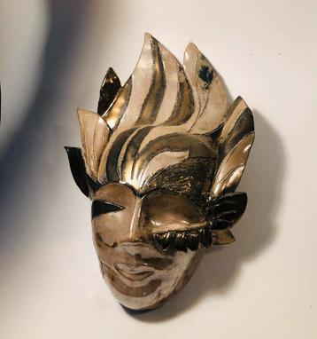 Prachtig handgemaakt masker van aardewerk, metallic beschikbaar voor biedingen