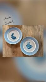 2 decoratie bordjes met blauwe rand., Ophalen of Verzenden, Nieuw