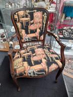 Noten dames fauteuil opnieuw gestoffeerd met stoelen stof, Huis en Inrichting, Fauteuils, Ophalen, Zo goed als nieuw, 75 tot 100 cm