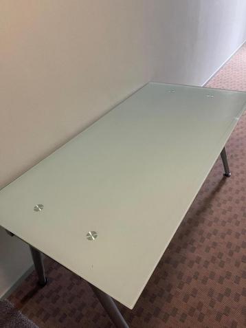 Gratis IKEA bureau BEKANT - afbeelding 2