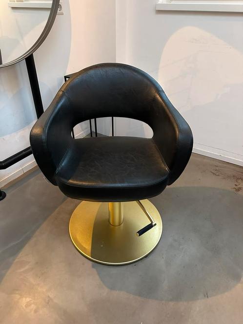 Te koop 2 kappersstoelen, Diensten en Vakmensen, Kappers en Thuiskappers, Bruidskapsels, Hairextensions, Knippen, Verven of Highlights