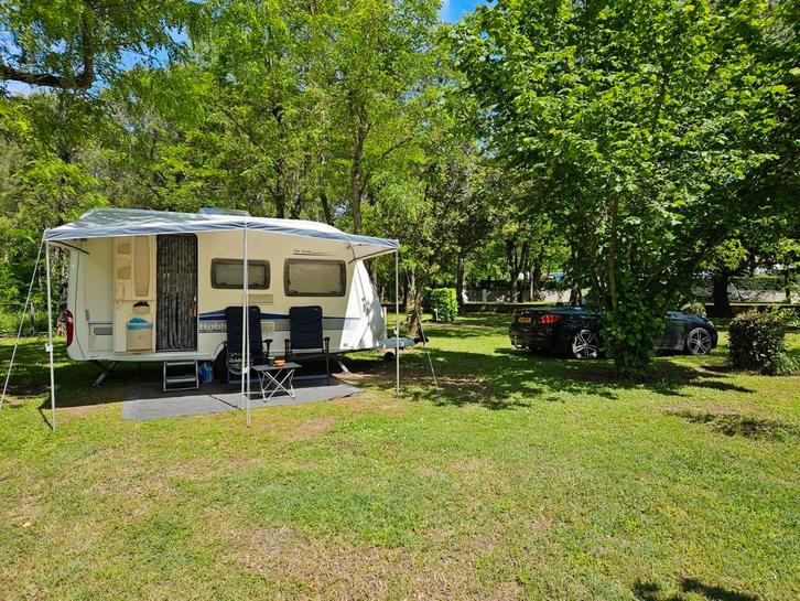 4 persoons Hobby SF 400 DeLuxe vast bed, treinzit en mover, Caravans en Kamperen, Caravans, Particulier, tot en met 4, 750 - 1000 kg