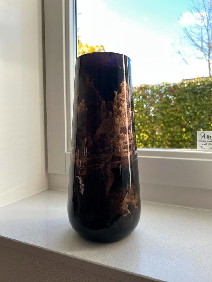 Prachtige vaas van Femme des Fleurs zwart met goud, Huis en Inrichting, Woonaccessoires | Vazen, Zo goed als nieuw, Zwart, Minder dan 50 cm