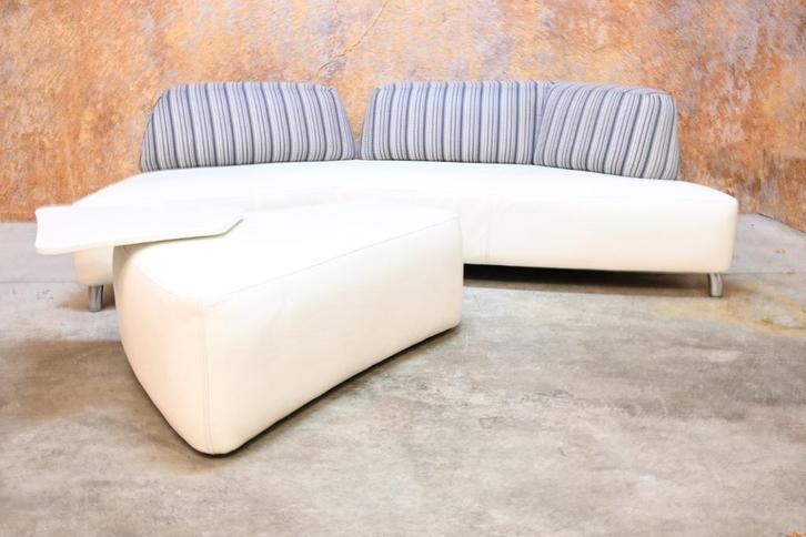 ZGANieuw witte leren Leolux Archipel designbank + hocker, Huis en Inrichting, Banken | Bankstellen, Zo goed als nieuw, Rechte bank