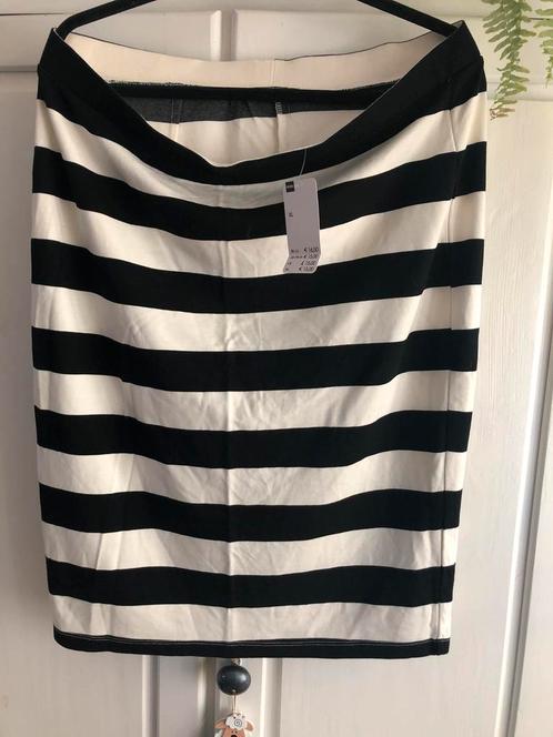 Leuke nieuwe rok, Hema, XL, Kleding | Dames, Rokken, Zo goed als nieuw, Maat 46/48 (XL) of groter, Zwart, Onder de knie, Ophalen of Verzenden