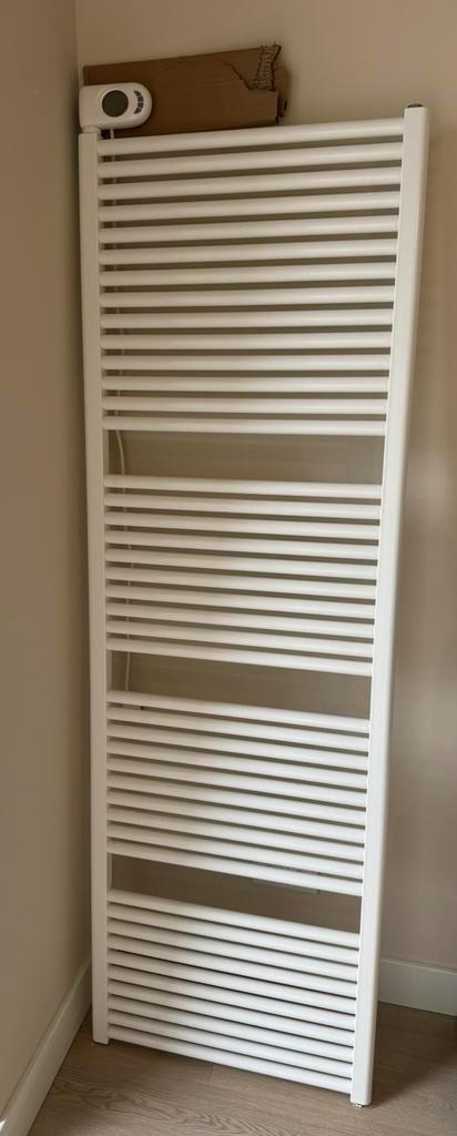 DRL E-Comfort Claudia elec. designradiator met dig thermost, Doe-het-zelf en Verbouw, Verwarming en Radiatoren, Zo goed als nieuw