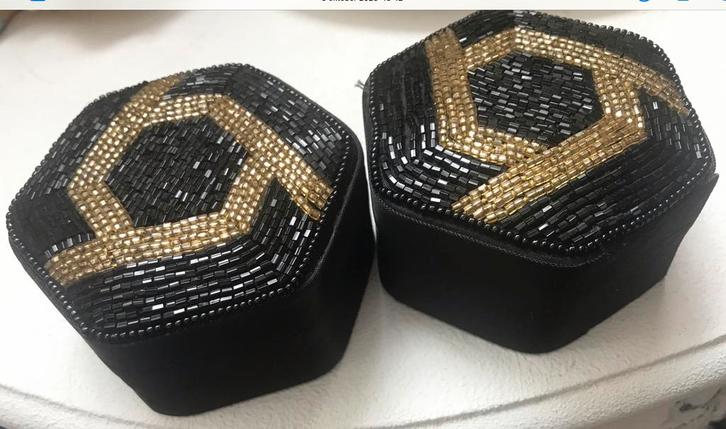 Satijnen doosjes met kralen deksel, Huis en Inrichting, Woonaccessoires | Kisten, Zo goed als nieuw, Minder dan 50 cm, Overige materialen