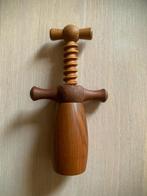 Wijnooenaar kurkentrekker  Noten hout, Ophalen of Verzenden, Hout, Minder dan 50 cm, Minder dan 5 flessen