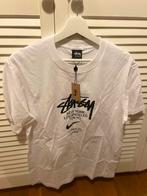 Stüssy x Nike T-shirt Maat S - Nieuw!, Kleding | Heren, T-shirts, Wit, Stussy, Nieuw, Ophalen of Verzenden
